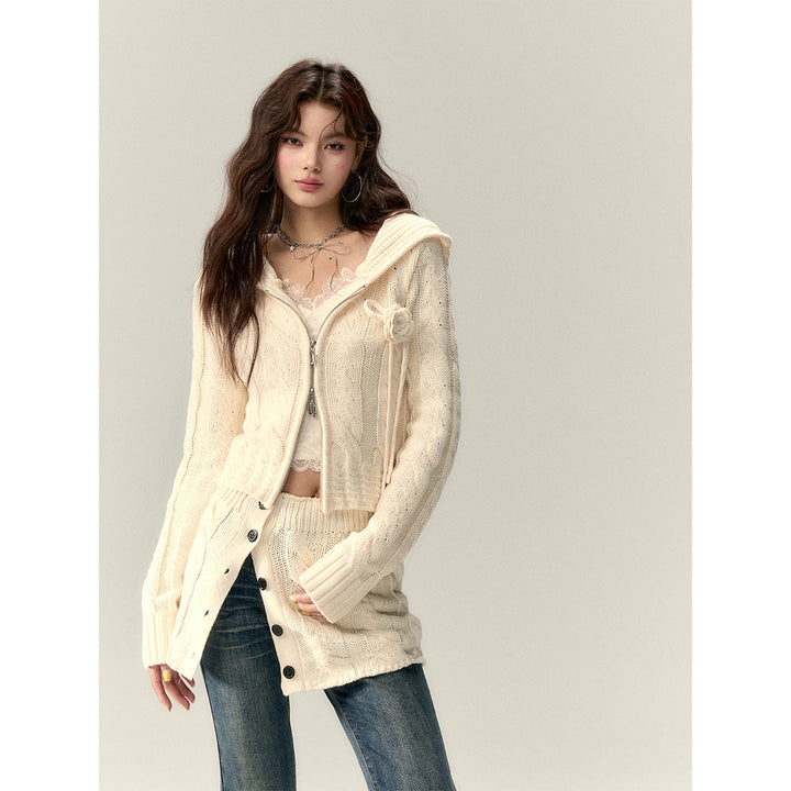 Via Pitti Big Hat Twist Shorts Knit Cardigan Beige